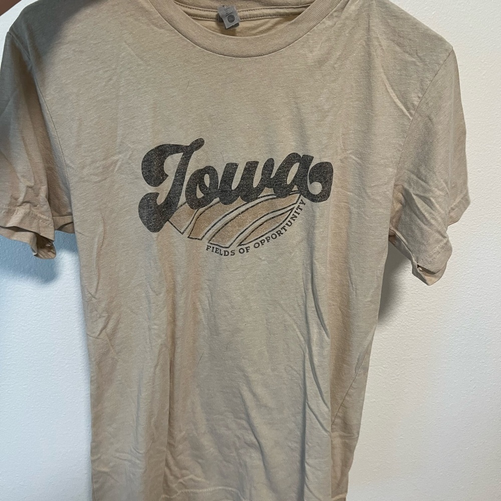 Iowa “fields of opportunity” graphic tee